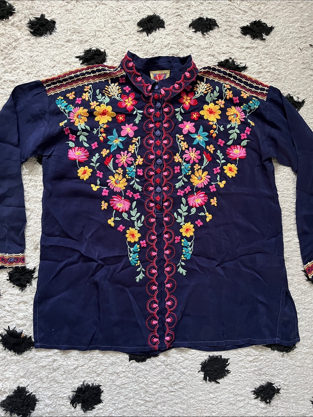 Johnny Was size small Slim Audrey Tunic Navy Embroidered Floral Tunic - Picture 2 of 12